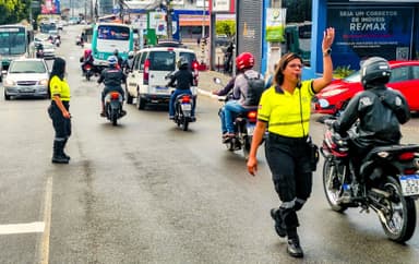 Imagem referente à notícia SMT orienta tráfego de veículos em vias mais movimentadas de Alagoinhas