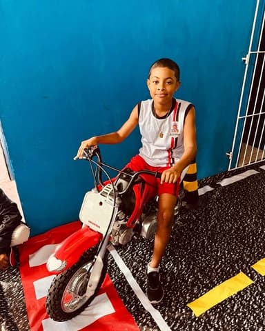 Imagem referente à notícia Formando Cidadãos Responsáveis: SMT Realiza Ação do Maio Amarelo na Escola Jardim Petrolar