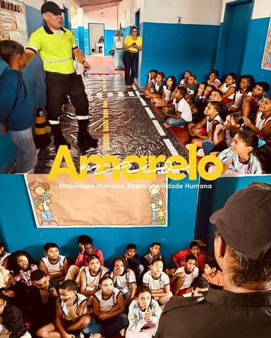 Imagem referente à notícia Formando Cidadãos Responsáveis: SMT Realiza Ação do Maio Amarelo na Escola Jardim Petrolar