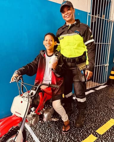 Imagem referente à notícia Formando Cidadãos Responsáveis: SMT Realiza Ação do Maio Amarelo na Escola Jardim Petrolar