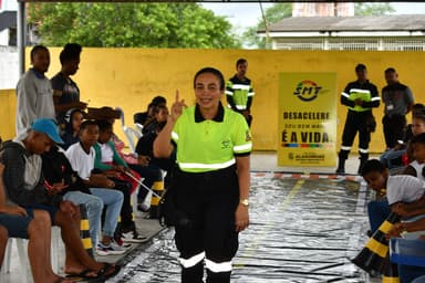 Imagem referente à notícia Maio Amarelo 2025: SMT leva educação para o trânsito ao Colégio Municipal de Alagoinhas