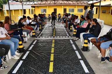 Imagem referente à notícia Maio Amarelo 2025: SMT leva educação para o trânsito ao Colégio Municipal de Alagoinhas