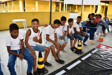 Imagem referente à notícia Maio Amarelo 2025: SMT leva educação para o trânsito ao Colégio Municipal de Alagoinhas