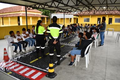 Imagem referente à notícia Maio Amarelo 2025: SMT leva educação para o trânsito ao Colégio Municipal de Alagoinhas